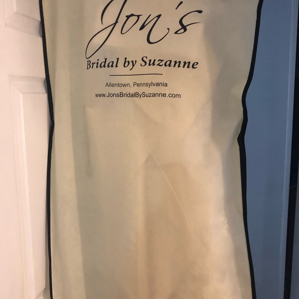 Brand new wedding gown - Picture 8 of 8